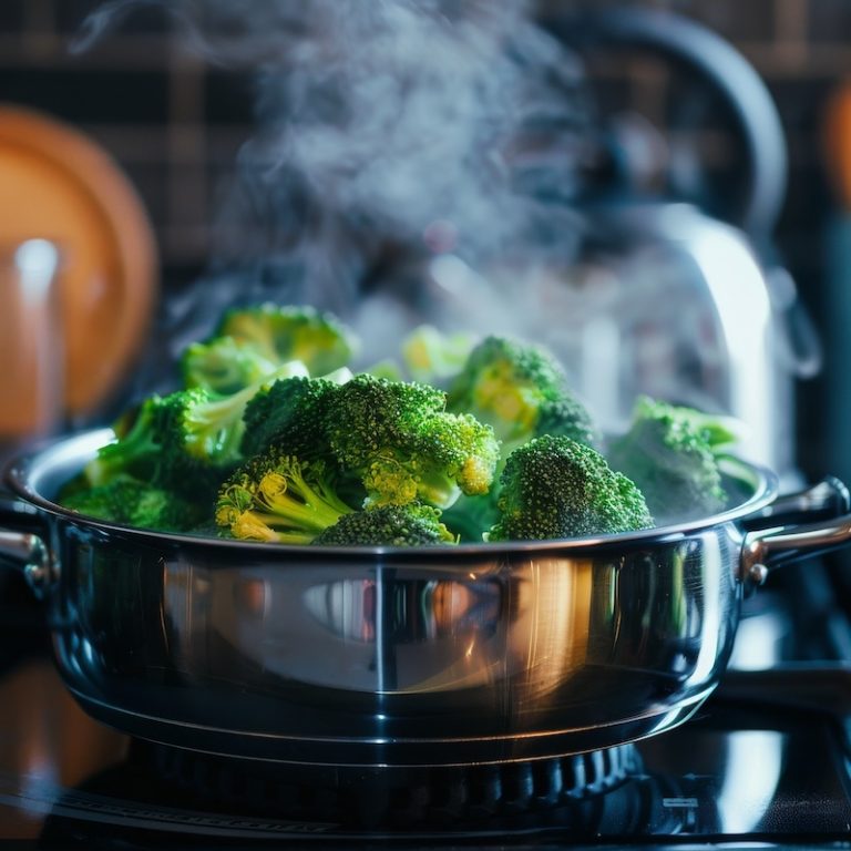 Broccoli vs Broccoli Rabe vs Broccolini: Similarities and Differences